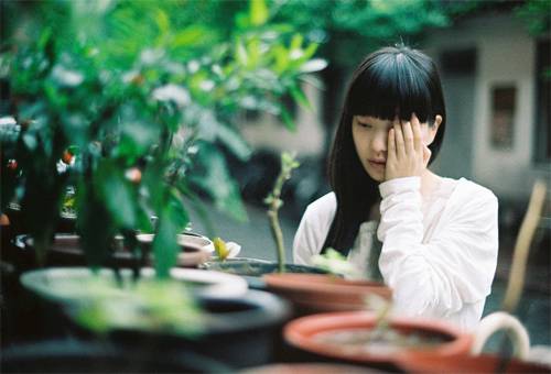 真实伤感意境女生图片大全_陈旧的回忆