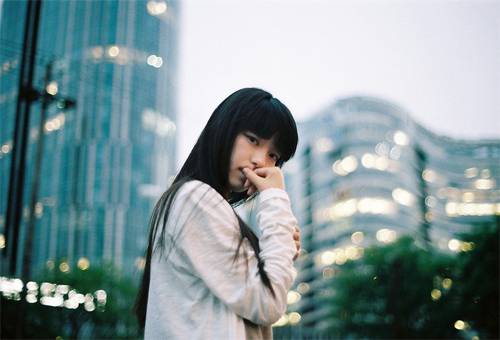 真实伤感意境女生图片大全_陈旧的回忆