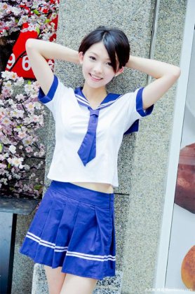 爱笑的阳光制服女生图片大全