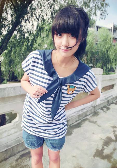 jpg非主流嘟嘴卖萌女生图片