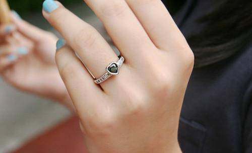 听音乐的伤感唯美女生图片