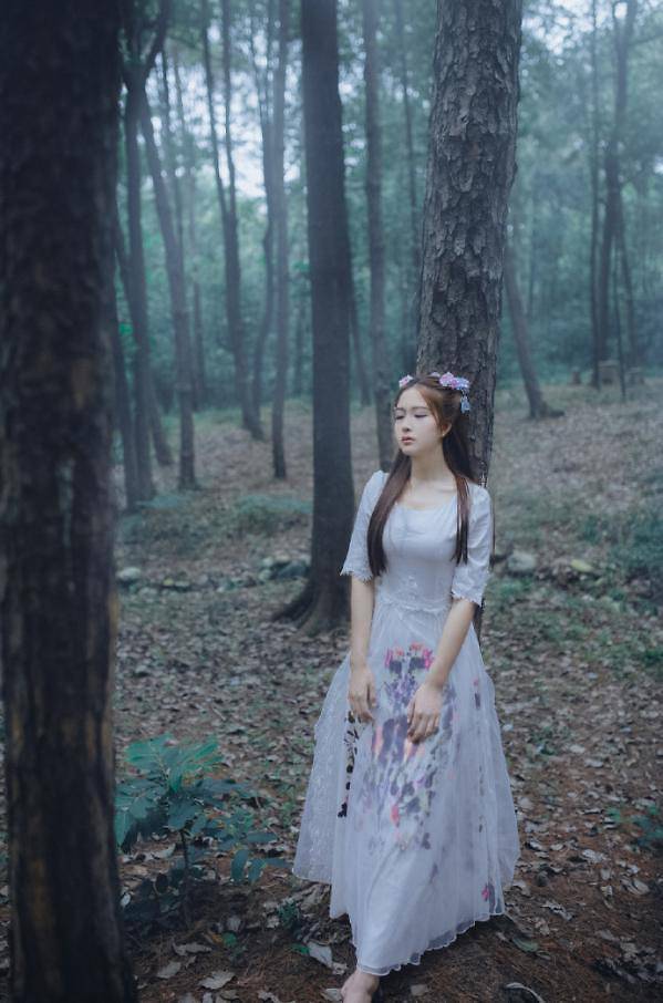 森系唯美意境女生图片赏析