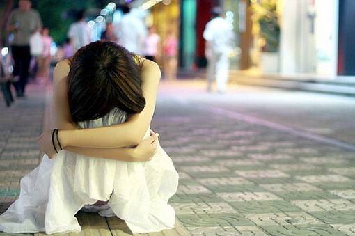 森系伤感意境美女图片 难过的只是回忆