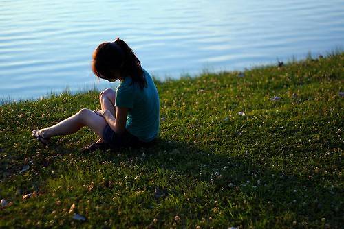 灰色伤感意境非主流女生图片