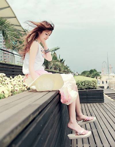 灰色伤感意境非主流女生图片