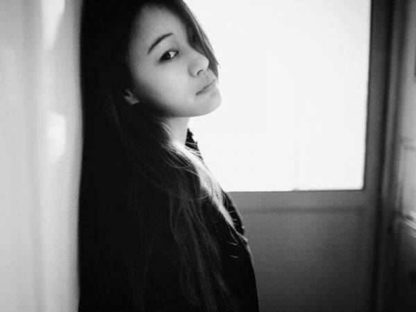 女生迷失的爱黑白图片 让自己迷失在你的心中