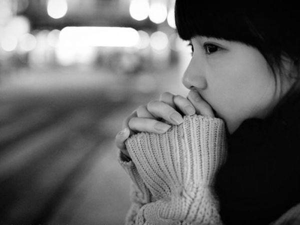 女生迷失的爱黑白图片 让自己迷失在你的心中