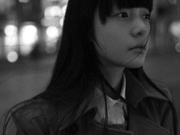 女生迷失的爱黑白图片 让自己迷失在你的心中