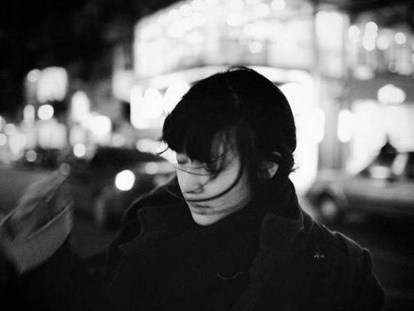 女生迷失的爱黑白图片 让自己迷失在你的心中