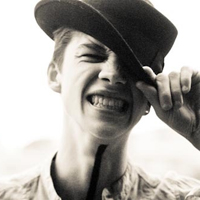 欧美黑白帅哥头像图片高清