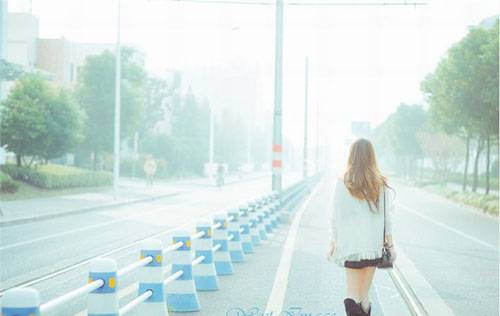 很黄很酷的伤感浓妆女生图片大全