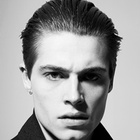 伤心成熟男黑白头像图片