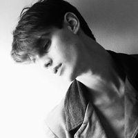 伤心成熟男黑白头像图片