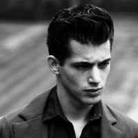 伤心成熟男黑白头像图片