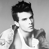 伤心成熟男黑白头像图片