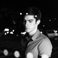 伤心成熟男黑白头像图片