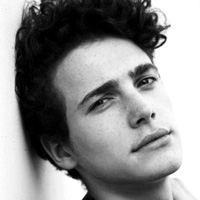 伤心成熟男黑白头像图片