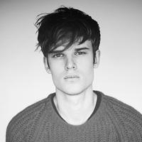 伤心成熟男黑白头像图片