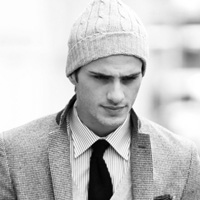 伤心成熟男黑白头像图片