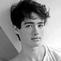 伤心成熟男黑白头像图片