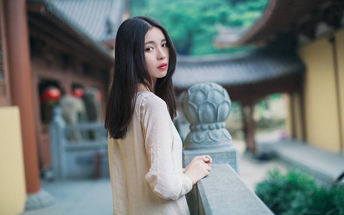 孤独卖萌清纯女生图片