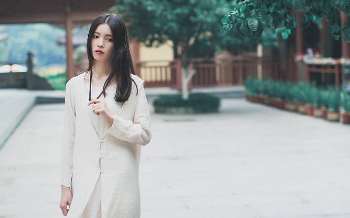 孤独卖萌清纯女生图片