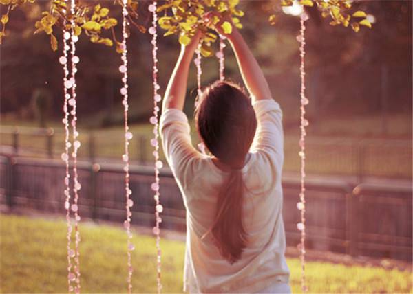 暖色梦幻唯美女生图片