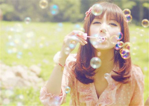 暖色梦幻唯美女生图片