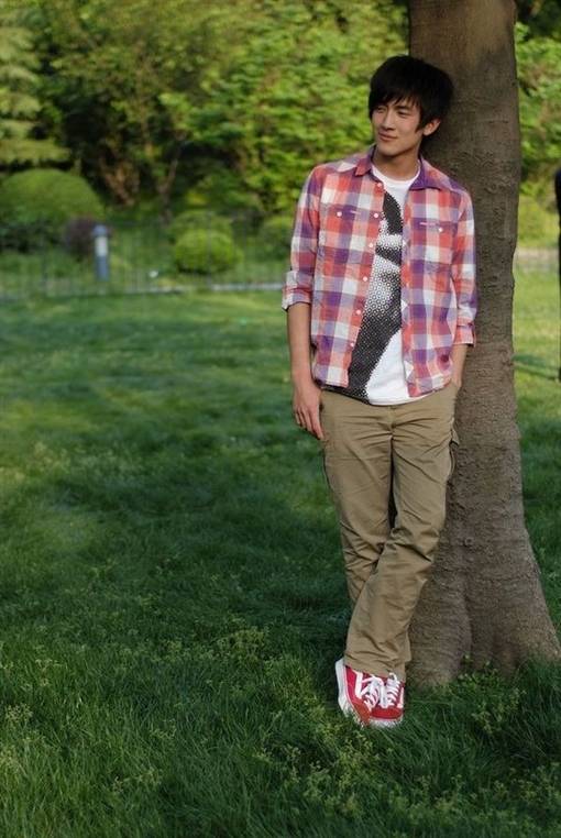 户外小清晰帅哥男生图片