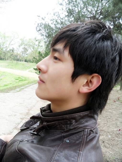 户外小清晰帅哥男生图片