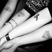 唯美人黑白意境纹身头像图片背景