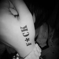 唯美人黑白意境纹身头像图片背景