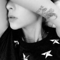 唯美人黑白意境纹身头像图片背景