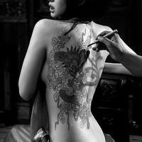 唯美人黑白意境纹身头像图片背景