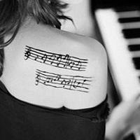 唯美人黑白意境纹身头像图片背景