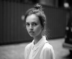 非主流黑白抽烟的女生头像图片人物素材