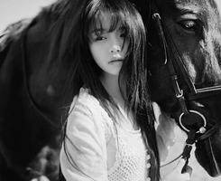 非主流黑白抽烟的女生头像图片人物素材