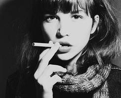 非主流黑白抽烟的女生头像图片人物素材