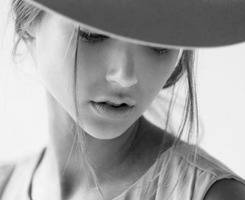 非主流黑白抽烟的女生头像图片人物素材