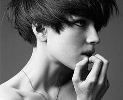 非主流黑白抽烟的女生头像图片人物素材