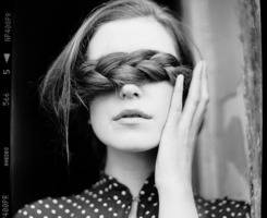 非主流黑白抽烟的女生头像图片人物素材