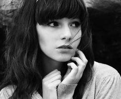 非主流黑白抽烟的女生头像图片人物素材