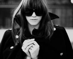 非主流黑白抽烟的女生头像图片人物素材