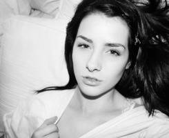 非主流黑白抽烟的女生头像图片人物素材