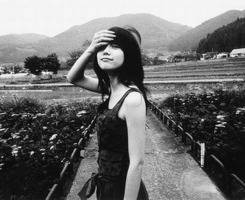 非主流黑白抽烟的女生头像图片人物素材