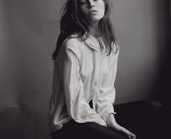 非主流黑白抽烟的女生头像图片人物素材