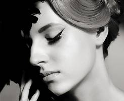 非主流黑白抽烟的女生头像图片人物素材