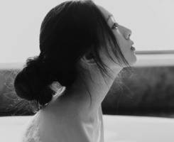 非主流黑白抽烟的女生头像图片人物素材