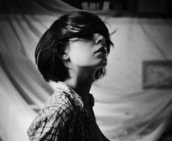 非主流黑白抽烟的女生头像图片人物素材