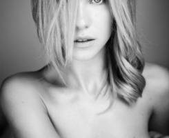 非主流黑白抽烟的女生头像图片人物素材